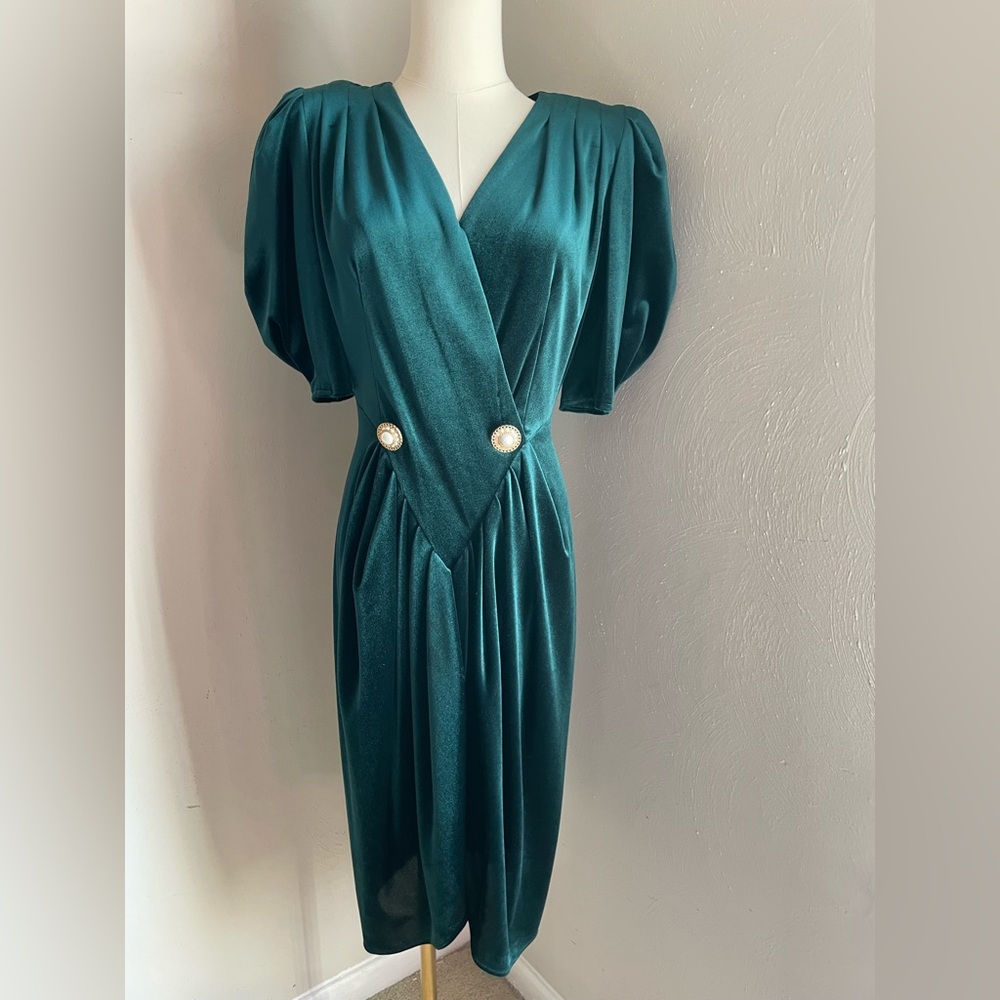 Vintage Elegant Teal Dress with Pearl Accents